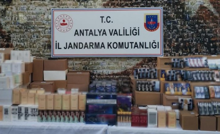 Manavgat'ta kaçak parfüm ve sigara operasyonu