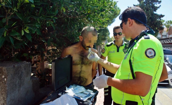Uyuşturucunun etkisiyle ortalığı birbirine kattı, polise yakalanınca "Ne güzel kayıp gidecektim ama aksiyonu siz çıkardınız" dedi