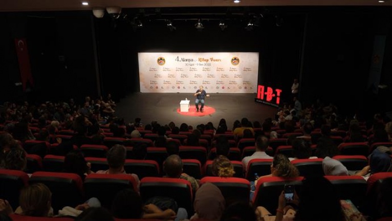 4. Alanya Kitap Fuarı'nın 3. gün konuğu Ahmet Ümit oldu