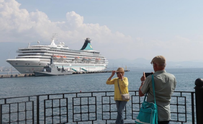 835 yolculu kruvaziyer Alanya limanına yanaştı