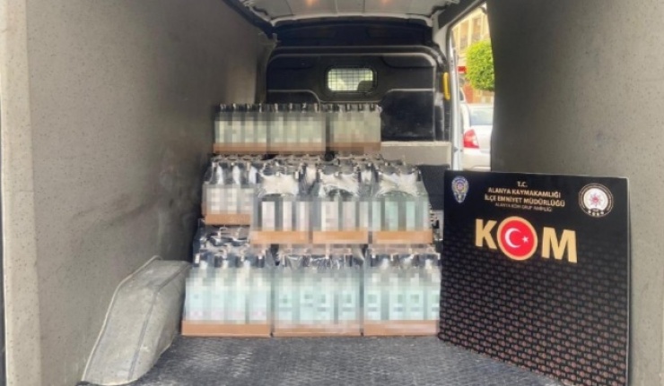 Alanya'da 3 bin 150 şişe kaçak içki ele geçirildi