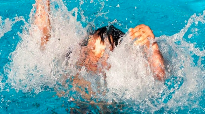 Alanya'da küçük çocuk havuzda boğulma tehlikesi geçirdi