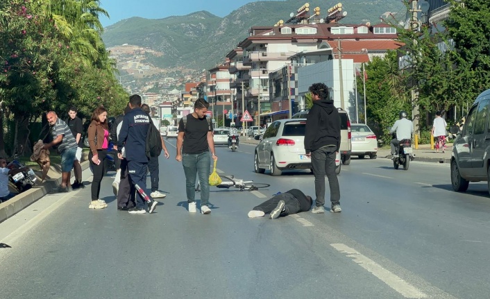 Alanya’da motosiklet ile bisiklet çarpıştı: 2 yaralı