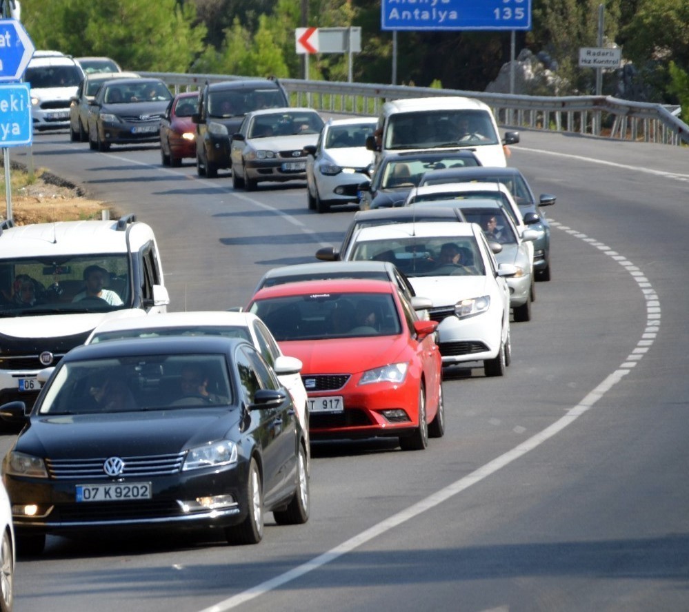 Antalya'da trafiğe kayıtlı kara motorlu taşıt sayısı 1 milyon 289bin 312 oldu