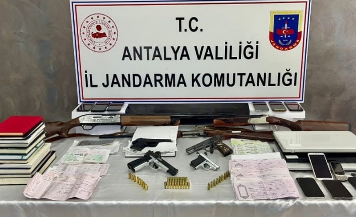 Antalya merkezli 3 ilde tefecilik yağma ve silahla tehdit operasyonu: 12 şüpheli yakalandı