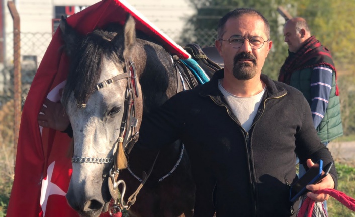 Bursa'daki Rahvan At Yarışları'nda Alanyalı at Deste birinci oldu