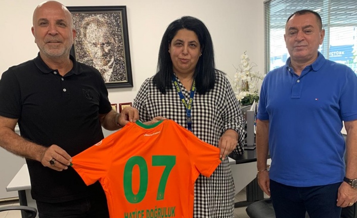 Corendon Alanyaspor'dan Alanya Metro Market'e ziyaret