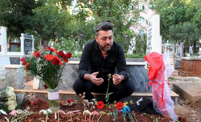 Öğretmeninin evinde ölü bulunan lise öğrencisi, doğum gününde mezarı başında anıldı