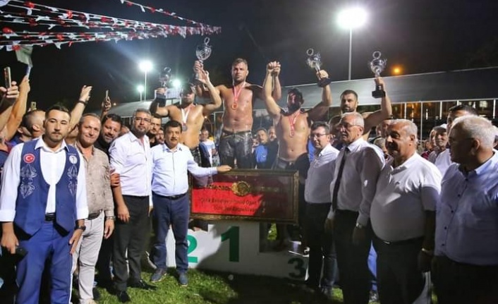 Serik Yağlı Pehlivan Güreşlerinin başpehlivanı Osman Aynur oldu