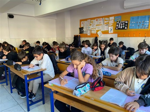 Alanya Belediyesi'nin düzenlediği ALBAP sınavında 50 bin öğrenci ter döktü