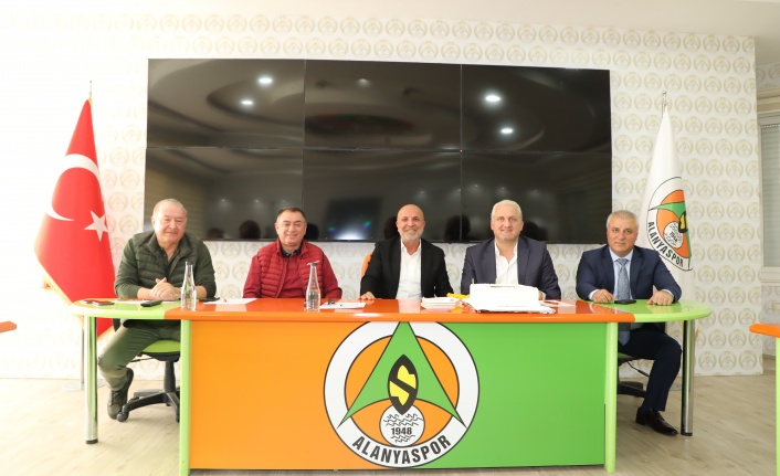 Alanyaspor Başkan Yardımcısı Ahmet Paşaoğlu'nun doğum günü kutlandı