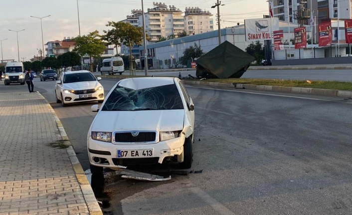 Antalya'da otomobil sulama deposuna çarptı: 1 yaralı