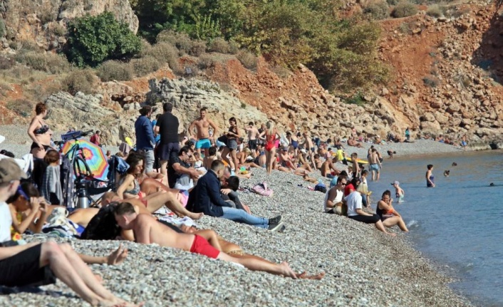 Antalya’da kasım ayı ortasında Türkiye’yi kıskandıran görüntüler yaşandı
