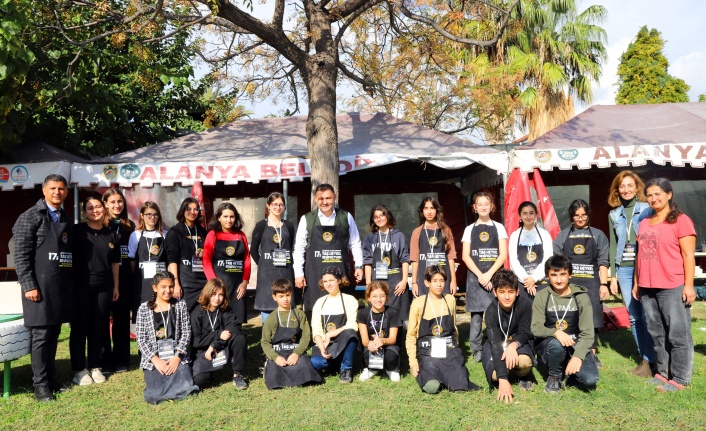 Başkan Yücel geleceğin sanatçılarıyla buluştu