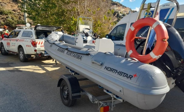 Gazipaşa'da dalgıçlar 21 yaşındaki Sedanur’u bulabilmek için denizde arama yaptı