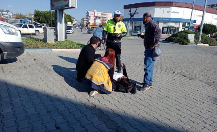 Gazipaşa'da kontrolden çıkan motosiklet devrildi, sürücü yaralandı