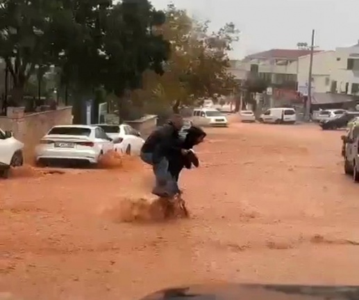 Kaş’ta sel meydana geldi