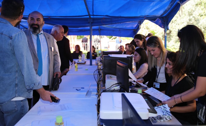 Şahin’den seçmenlere bilgi işlem merkezi ve danışmanlık hizmeti