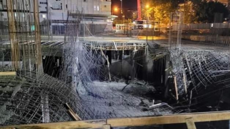 Alanya'da pazar inşaatı çöktü