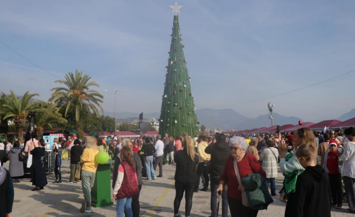 Alanya'da Uluslararası Yeni Yıl Pazarı yoğunluğu