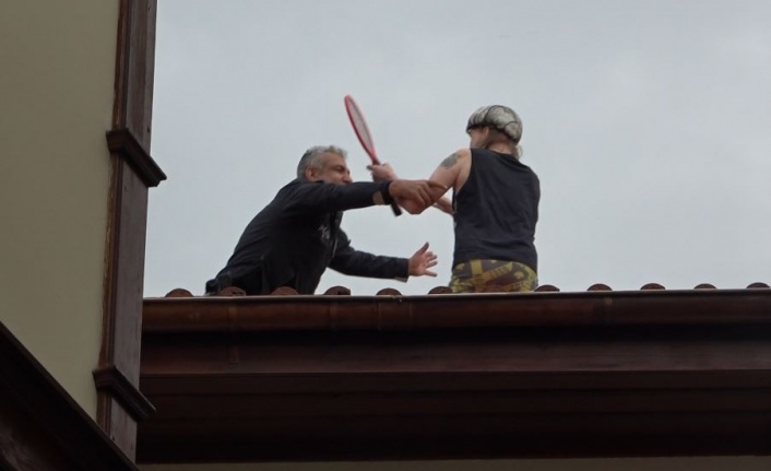 Apart işletmecisinin 2.5 yıldır yüzünü görmediği turist çatıdan çıktı