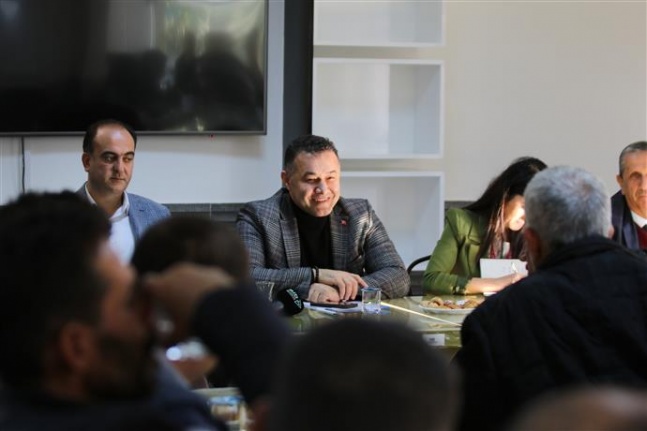 Başkan Yücel Oba Kız Öğrenci Yurdu'nda konaklayan öğrencilerin velileri ile buluştu