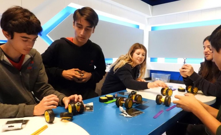 Bilim Merkezi’nden solar enerjili oyuncak araba tasarımı