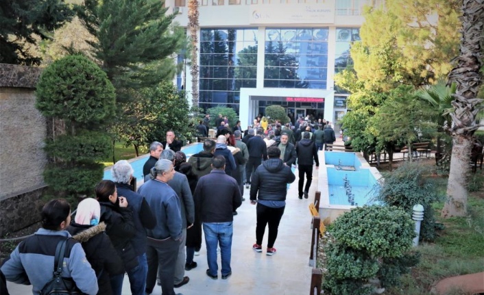 Cumhurbaşkanı Erdoğan’ın müjdesinin ardından vatandaşlar gözlerini SGK önünde açtı