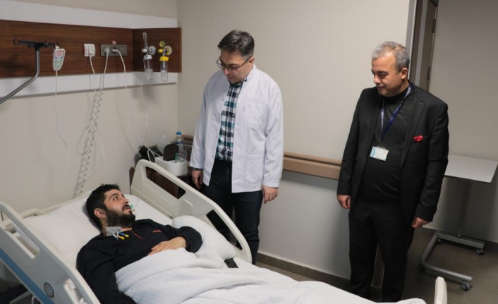 Dördüncü kez kalp krizi geçirdi, halk otobüsüyle hastaneye yetiştirildi, ilk sözü "Yine mi ölmedim" oldu