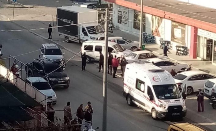 Gazipaşa'da hasta almaya giden ambulans otomobille çarpıştı