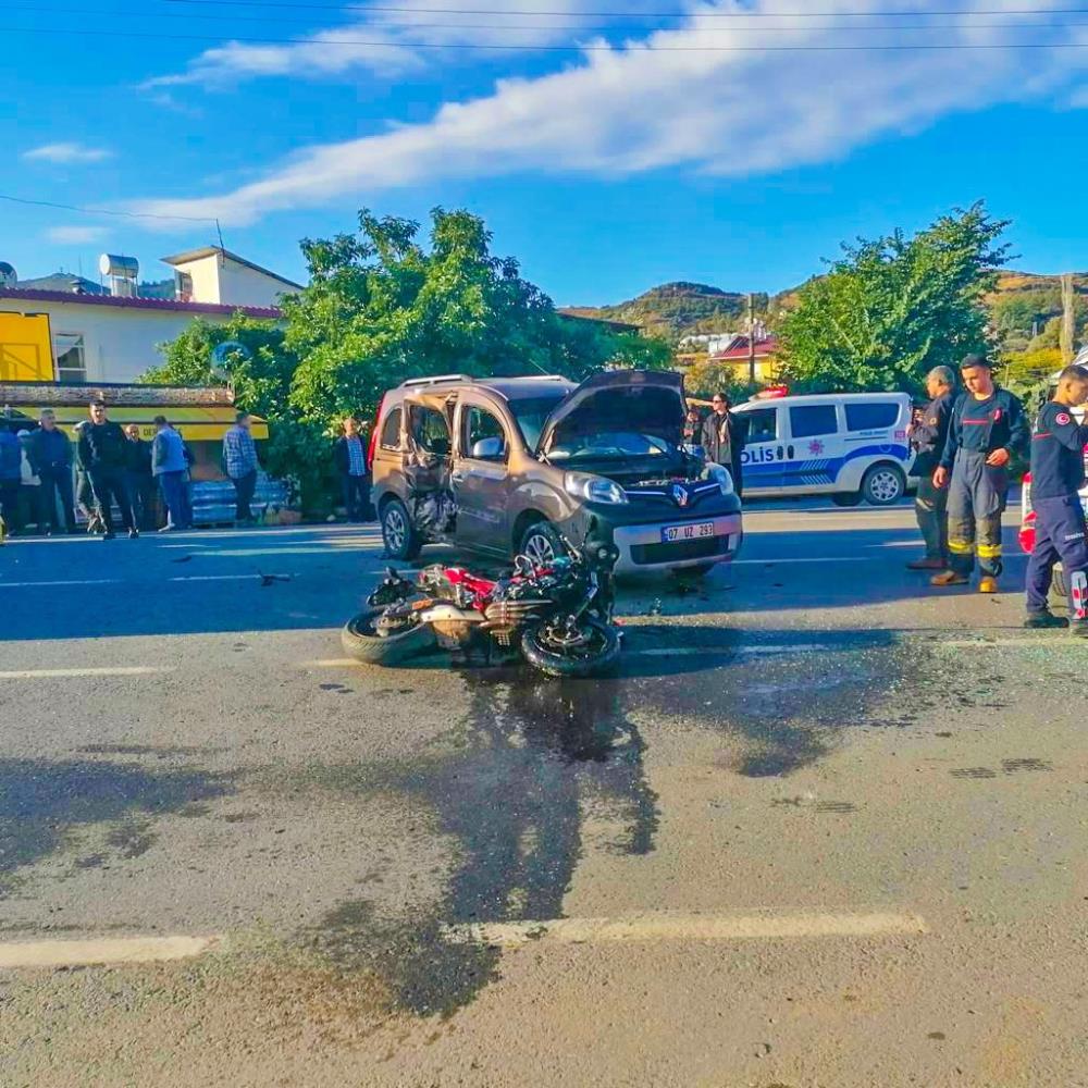 Gazipaşa'da motosiklet sürücüsünü ölüme götüren kaza kamerada
