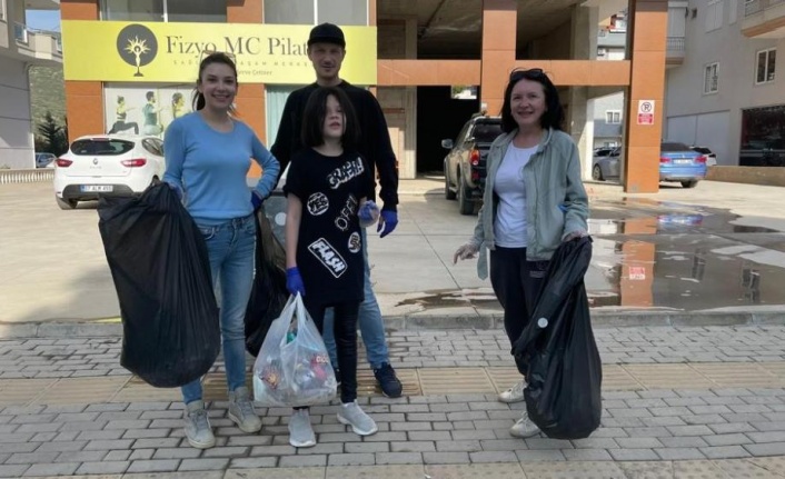 Gazipaşa’da yaşayan yerleşik Ruslar, cadde ve sokaklarda çöp topladı
