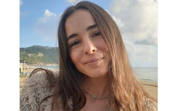 Kale yamacında cesedi bulunan genç kızın cenazesi gözyaşları arasında teslim alındı