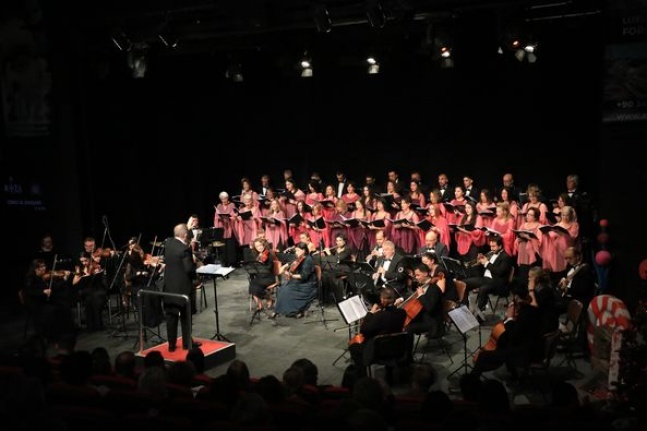 Rota Sanat Merkezi Alanya Büyük Koro ve Orkestrası yeni yıl konseri düzenledi