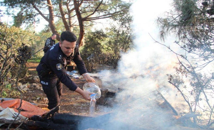 Su dolu bidonlarla alevlerin ormana sıçraması önlendi