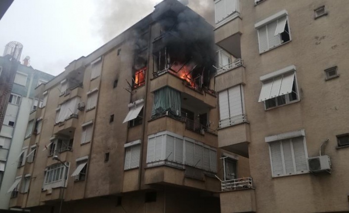 Yanan evinin son halini görünce fenalık geçirdi