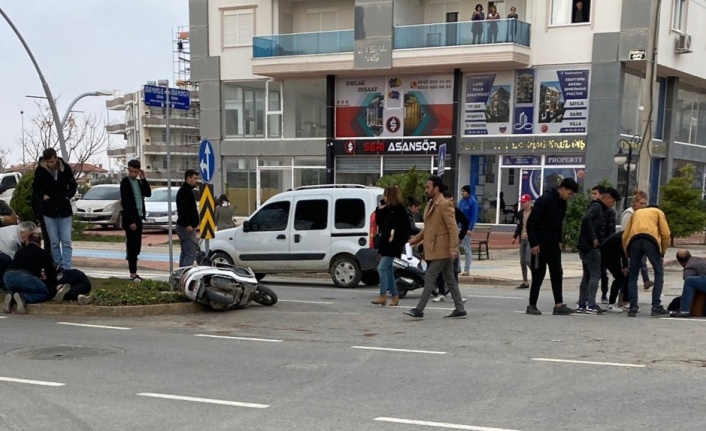 2 motosiklet çarpıştı: 1'i ağır 4 yaralı var