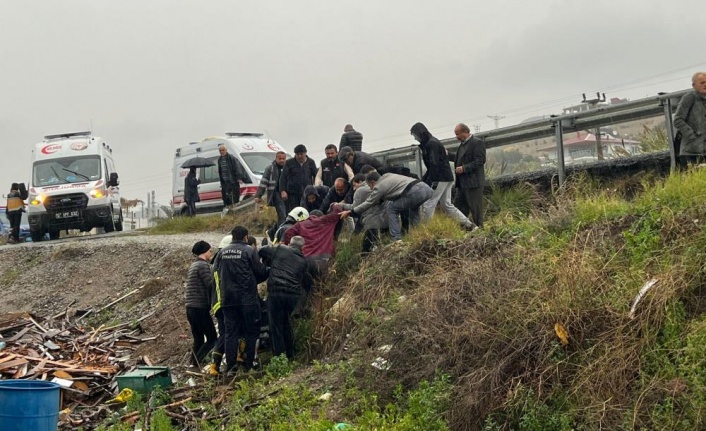 Alanya'da yağış nedeniyle kayganlaşan yol kazaya neden oldu: 1’i ağır 5 kişi yaralı