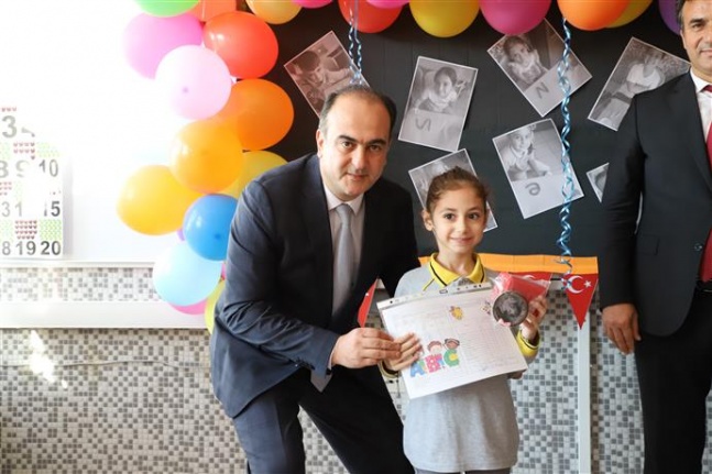 Başkan Yardımcısı Alaettinoğlu öğrencilerin karne sevincine ortak oldu