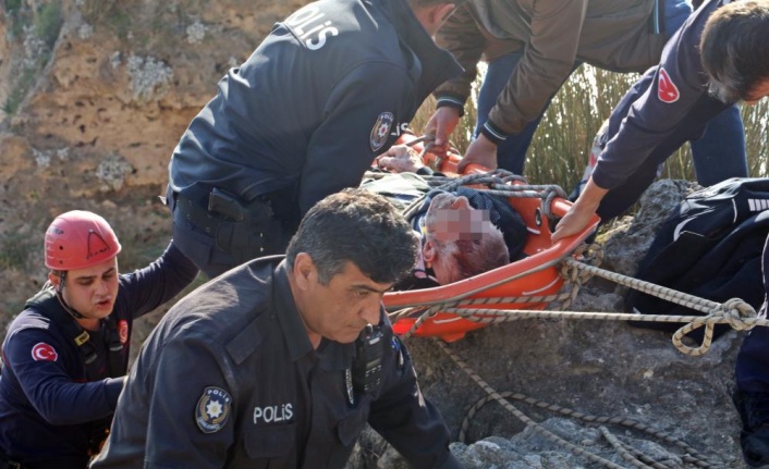 Falezlerden düşen yaşlı adam 1 saatlik çalışayla kurtarıldı