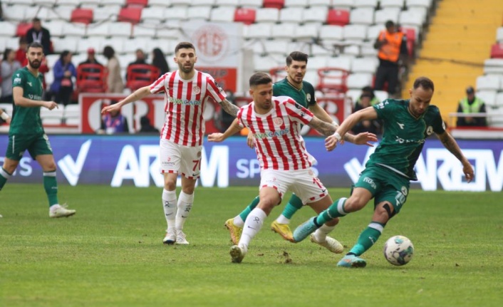 Spor Toto Süper Lig: FTA Antalyaspor: 2 - Giresunspor: 2