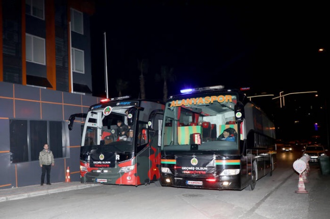 Alanyaspor'un takım otobüsleri deprem bölgesine gitti