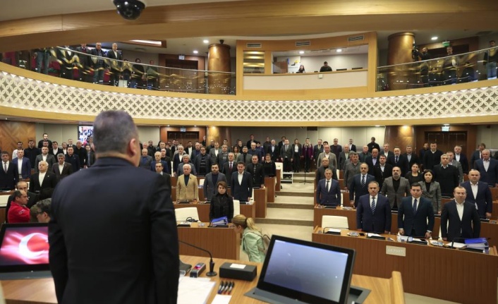 Antalya Büyükşehir Belediye Meclisi, depremde hayatını kaybedenler için saygı duruşunda bulundu