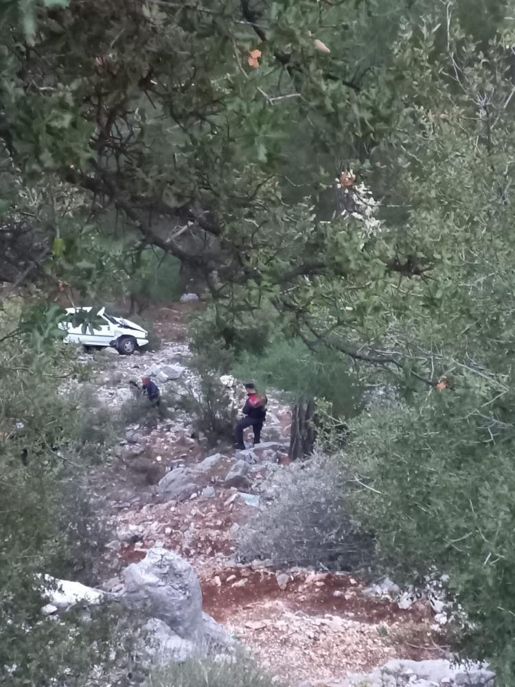 Antalya'da otomobil şarampole uçtu: 1 ölü, 1 yaralı
