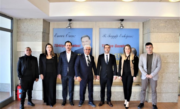 Antalya Düşünce Platformu üyelerinden Türkiye Gazetesine ziyaret