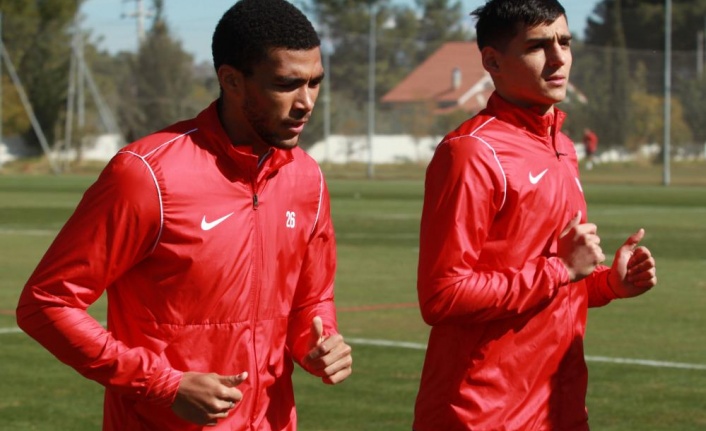 Antalyaspor'da yeni transferler ilk antrenmanına çıktı