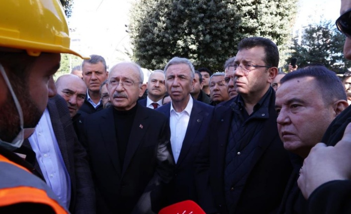 Başkan Muhittin Böcek, CHP Genel Başkanı Kılıçdaroğlu ile deprem bölgesinde