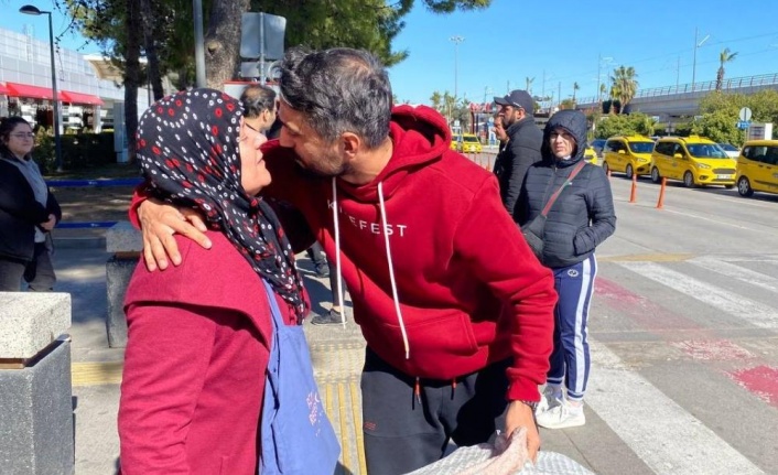 Depremzedelere Antalya'da duygusal karşılama