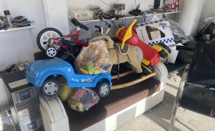 Esnaf depremzede çocuklar için oyuncak topluyor