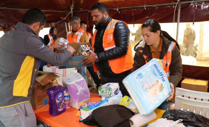 Gazipaşa Belediyesi depremzedelere yardım götürüyor